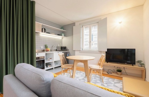 Guimaraes Apartamento | HostWise - Heart of Guimarães Studio 01