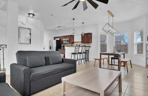 Northside Casa | *Heart of Houston* Pet friendly/14ppl/4br/2.5b