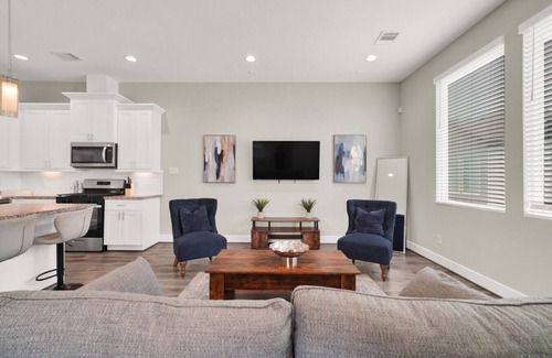 OST - South Union Casa | Heart of Houston Retreat Family Townhome by Museums & Parks