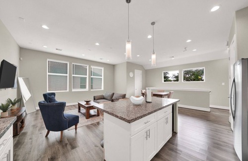 OST - South Union Casa | Heart of Houston Retreat Family Townhome by Museums & Parks