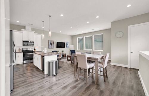 OST - South Union Casa | Heart of Houston Retreat Family Townhome by Museums & Parks