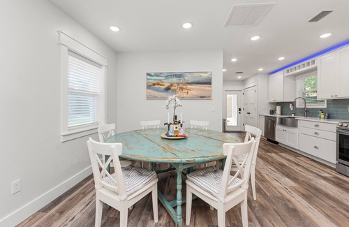 Sandalwood Casa | Heart of JAX New Built Bungalow 4BR Cozy Retreat! Mins to Beaches & Town Center!