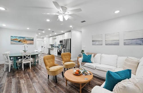 Sandalwood Casa | Heart of JAX New Built Bungalow 4BR Cozy Retreat! Mins to Beaches & Town Center!