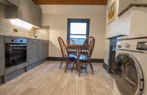 Macclesfield Condominio | Heart of Macclesfield 2 Bedroom Grade II Apartment