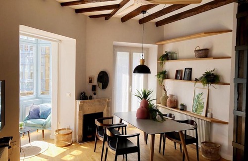 San Sebastian Centro Apartamento | Heart of Midtown ⎮ 5 balconies⎮Walk Score 99