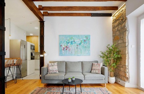San Sebastian Centro Apartamento | Heart of Midtown ⎮ 5 balconies⎮Walk Score 99