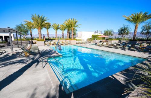 North Hollywood Apartamento | Heart of North Hollywood 2 bed Apt FREE parking, hot tub, pool, gym