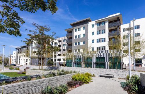 North Hollywood Apartamento | Heart of North Hollywood 2 bed Apt FREE parking, hot tub, pool, gym