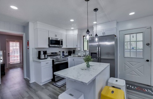 Tobyhanna Casa | Luxury Modern 3BR Pocono Home Near All Attractions