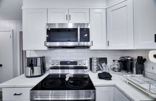Tobyhanna Casa | Luxury Modern 3BR Pocono Home Near All Attractions
