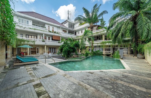 Petitenget Apartamento | Heart of Seminyak 2 bed 2 bath 2 pools super quiet. Walk to Seminyak beach