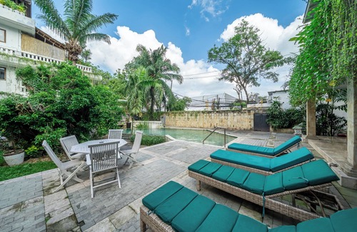 Petitenget Apartamento | Heart of Seminyak 2 bed 2 bath 2 pools super quiet. Walk to Seminyak beach