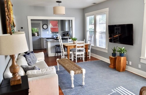 Travis Heights Casa | Heart of Soco Luxury Bungalow! LOCATION