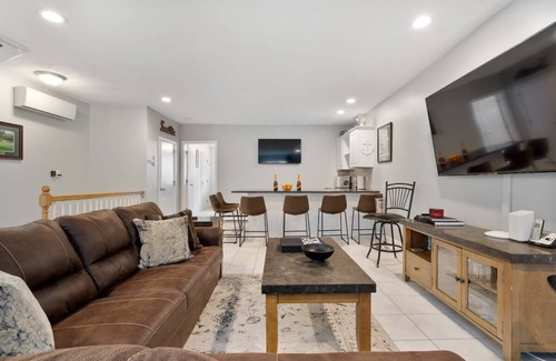 Telegraph Hill Casa | Heart of Southie - Hot Tub + Walk to Top Bars