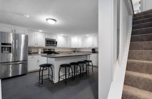 Telegraph Hill Casa | Heart of Southie - Hot Tub + Walk to Top Bars