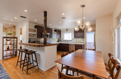 Venice Casa | Heart of Venice Designer Home Near Abbot Kinney
