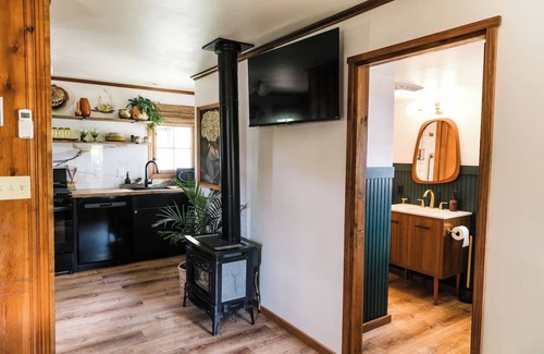 Bellevue Cabina | Riverview cabin w/ pickleball court