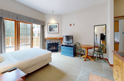 Sun Peaks Hotel | Hearthstone Lodge #205