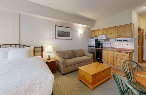Sun Peaks Hotel | Hearthstone Lodge #214