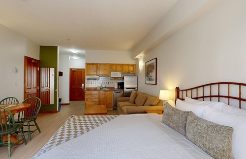 Sun Peaks Hotel | Hearthstone Lodge #220
