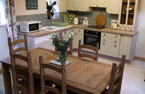 Bwlchnewydd Casa | Granero Heartwood: granero acogedor y acogedor, ubicado en un hermoso y antiguo bosque