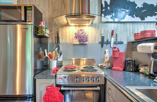 Skyland Casa | Heartwood Cottage | Tiny Home Retreat + Biltmore Pass | 10min to Asheville