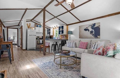 Primm Springs Cabina | Heartwood Hideaway- Charming cabin with Trails, Creek, and Starry Nights