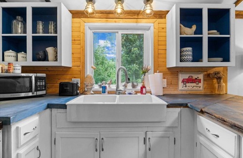 Primm Springs Cabina | Heartwood Hideaway- Charming cabin with Trails, Creek, and Starry Nights