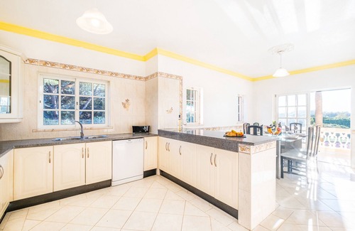 Albufeira Villa | Heatable pool & BBQ getaway near Albufeira