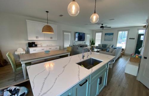 Sunnyside Casa | Heated and cooled pool home that sleeps 14 near beach!