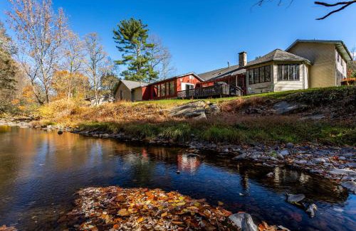 Canadensis Casa | Heated Indoor Private Pool Stream Front Game Room