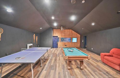 Canadensis Casa | Heated Indoor Private Pool Stream Front Game Room