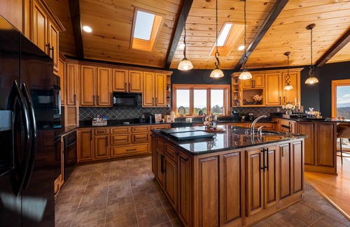 Sevierville Cabina | Heated pool, 360 view yurt near shopping!