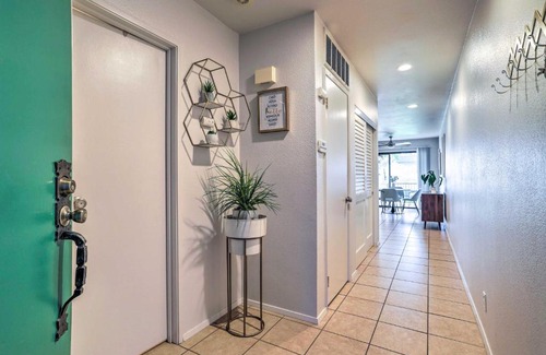 Palm Springs Apartamento | Heated Pool Access Palm Springs Vacation Rental