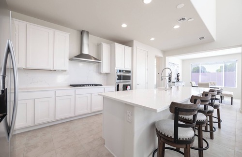 Pendergast West Estates Casa | Heated pool and fire pit a mile walk to Super Bowl LVII
