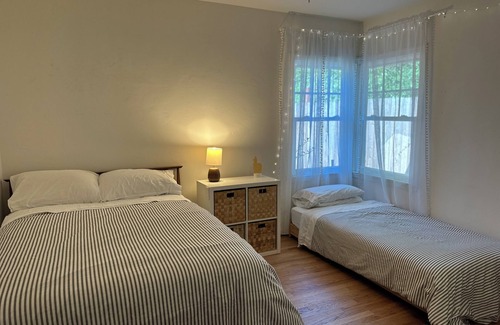 Petaluma Casa | Heated Pool and hot tub! Charming Home walking distance to downtown Petaluma.