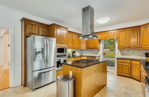 Conyers Casa | Heated Pool ATL 5BR Modern Sanctuary