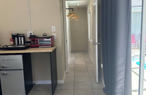 North Port Casa | Heated Pool - Backyard Privacy- Camping in the Suburbs- 25 min. to the beach