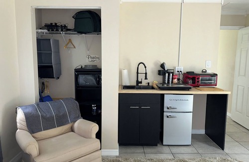 North Port Casa | Heated Pool - Backyard Privacy- Camping in the Suburbs- 25 min. to the beach
