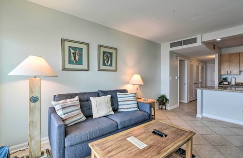 Galveston Condominio | Heated Pool + Beach View: Galveston Resort Condo!