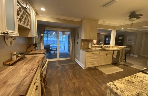 Sarasota Casa | HEATED pool, bike to Siesta, quiet street, 1 MILE to beach INTACT after storm