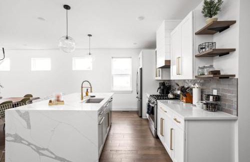 Fountain Square Casa | Heated Pool-Chefs Kitchen-Hot Tub-EV Charging-BBQ