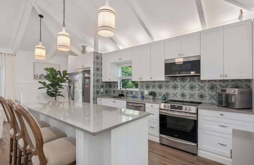 Southern Shores Casa | Dog Friendly, Hot Tub, Walk to Beach!
