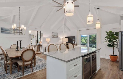 Southern Shores Casa | Dog Friendly, Hot Tub, Walk to Beach!