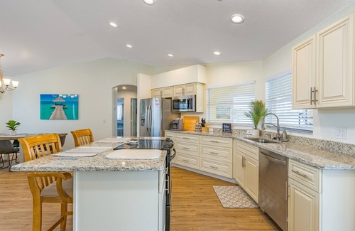 Trafalgar Casa | EV Charger, Heated Pool, GameRoom, Family Friendly