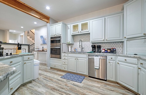 Azle Casa | Heated Pool, Hot tub, 19 beds, Pickleball, 2 Game Rooms, Arcades