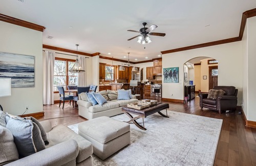 South River City Casa | Heated Pool / Hot Tub | 4,000+ SF | 10 Beds | Sleeps 16 hosted by PMI Austin Metro