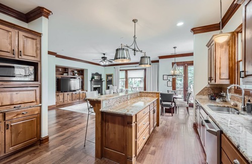 South River City Casa | Heated Pool / Hot Tub | 4,000+ SF | 10 Beds | Sleeps 16 hosted by PMI Austin Metro