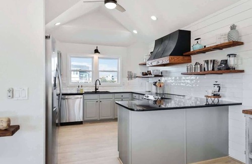 Whalehead Beach Casa | Heated Saltwater Pool, Hot Tub, 5Min Walk to Beach
