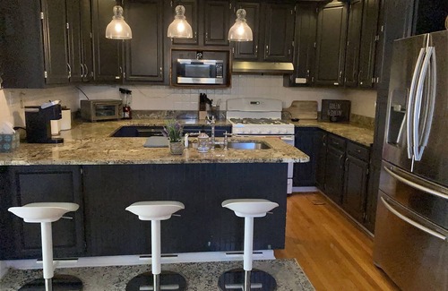 Northampton Casa | HEATED POOL&HOT TUB! DONT MISS THIS ONE! CLOSE TO EVERYTHING STL DOWNTOWN!
